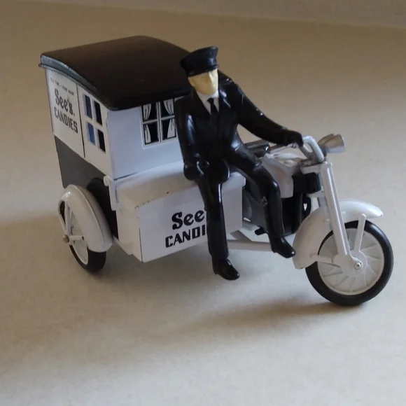 See's Candies Die Cast Metal Black and White Motorcycle Side Car Delivery Wagon - Picture 6 of 8